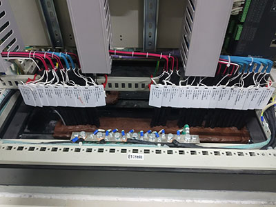 福建和特發(fā)電項(xiàng)目柜內(nèi)掛牌、封堵閃光點(diǎn)